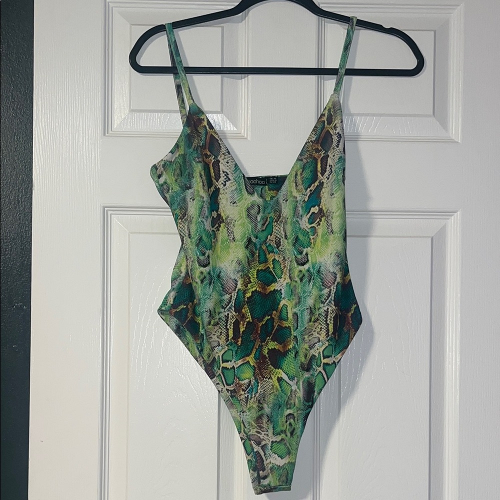 Boohoo Green Snake Print One-Piece Swimsuit with Teal Accents